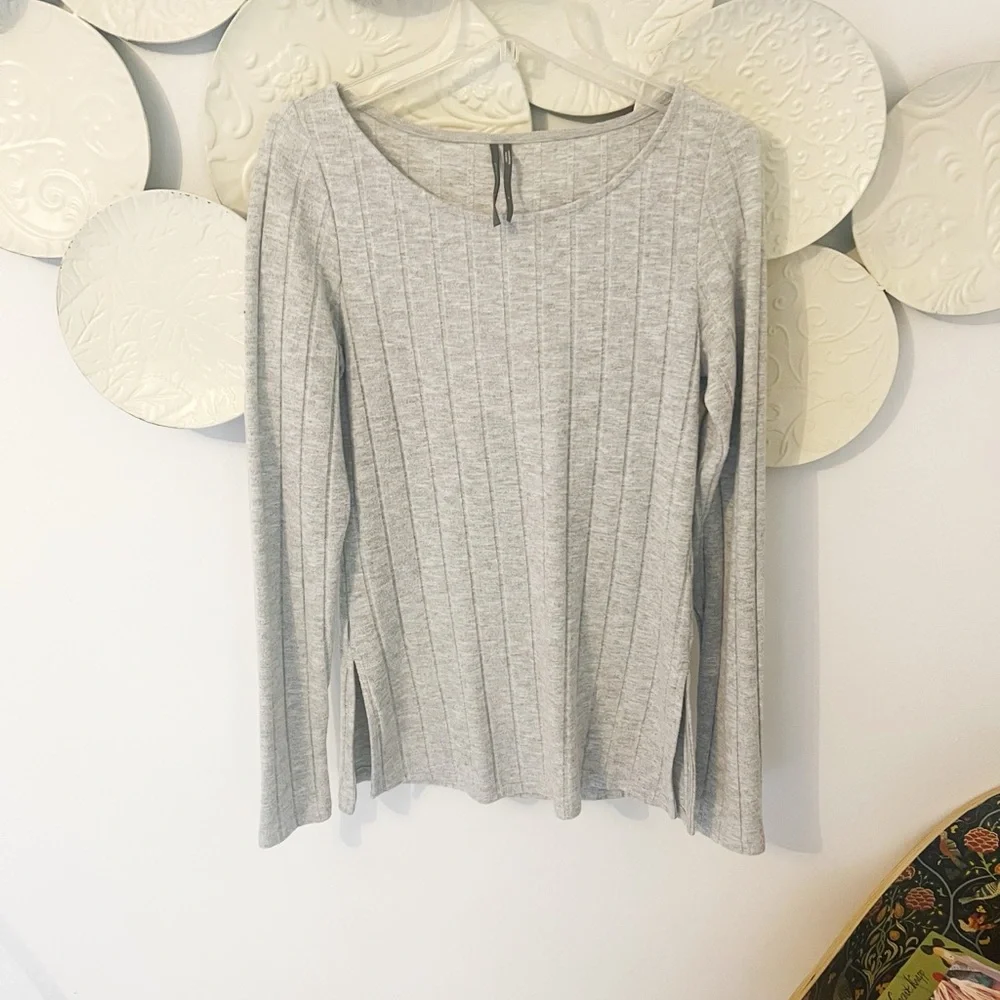 Medium Anthro Grey Ribbed Top - Picture 2 of 5